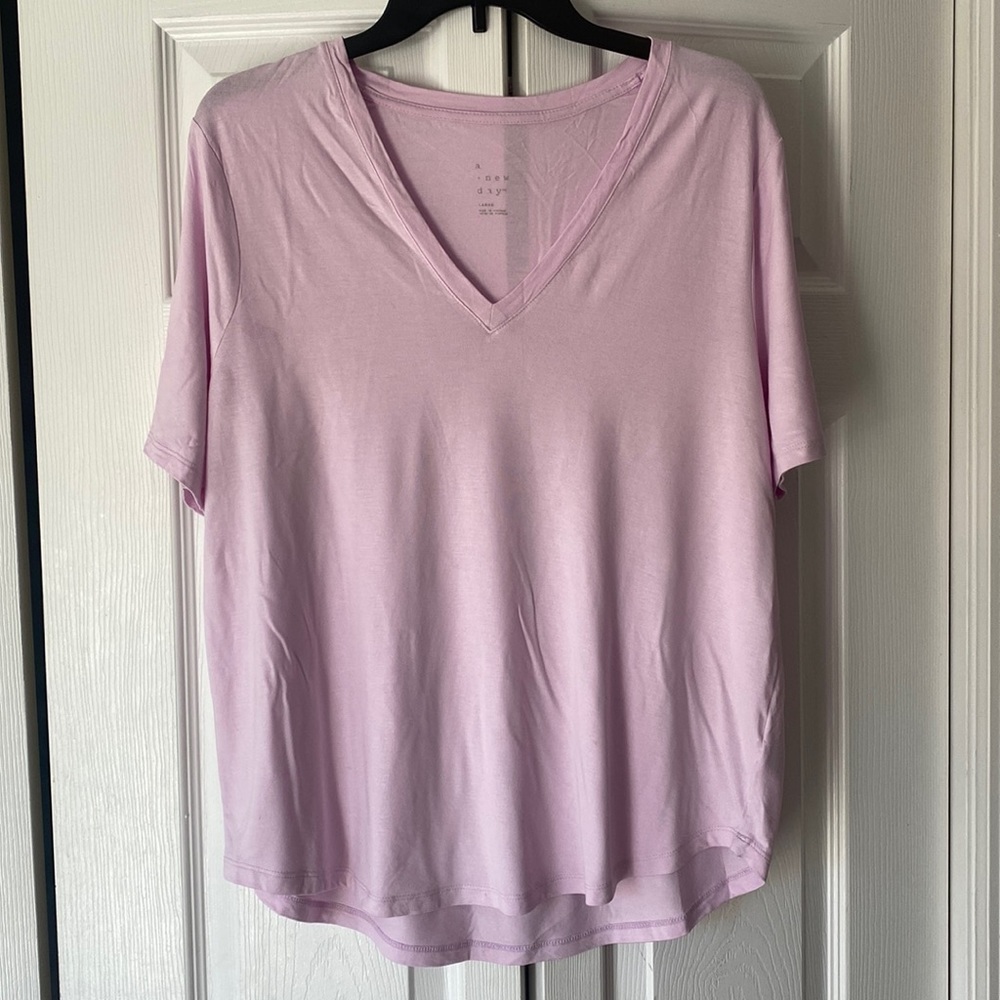 A New Day Lavender Purple V Neck Short Sleeve Tee Shirt Size Large